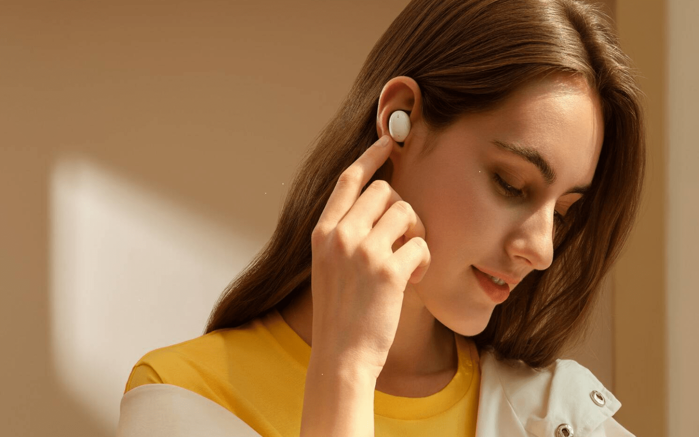 Đeo tai nghe bluetooth nhiều có hại không? Cách sử dụng hợp lý