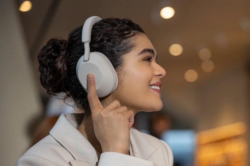Cách đeo tai nghe chụp tai không bị đau tai, đúng cách